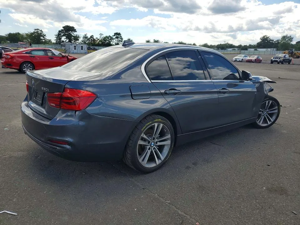 WBA8D9C54JA615615 — 2018 BMW 330 photo 3