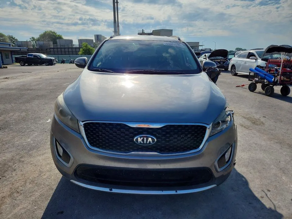 5XYPH4A15JG408785 — 2018 KIA SORENTO photo 5