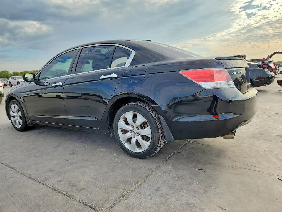 1HGCP3F82AA010467 — 2010 HONDA ACCORD photo 2
