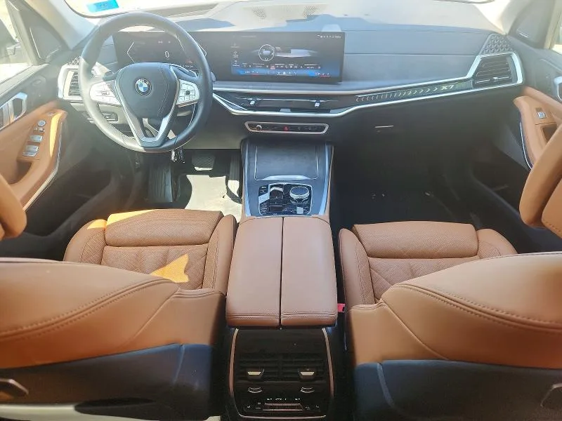 5UX23EM09S9Y85156 — 2025 BMW X7 photo 8