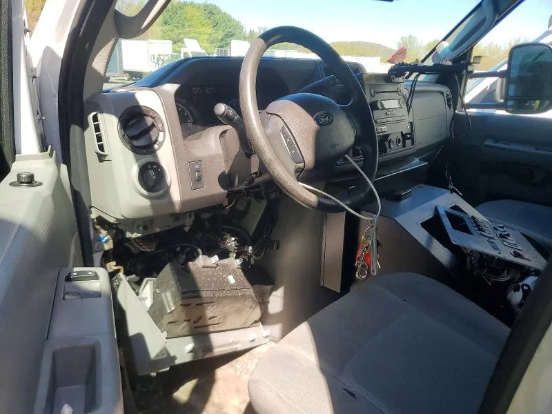 1FDWE3FSXKDC73136 — 2019 FORD E-350 photo 8