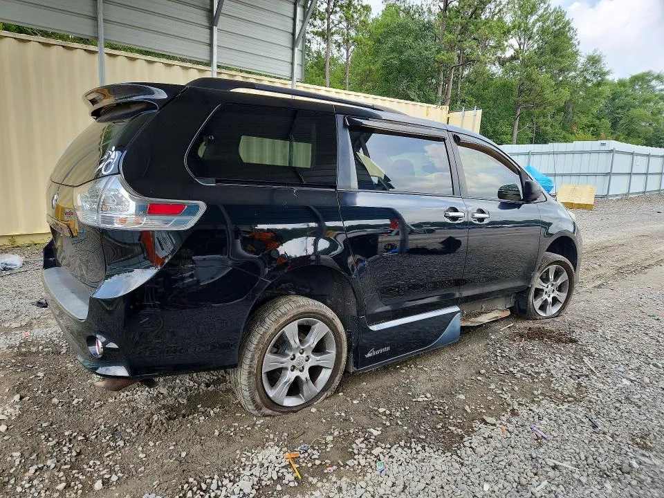 5TDXK3DC1DS310465 — 2013 TOYOTA SIENNA photo 3