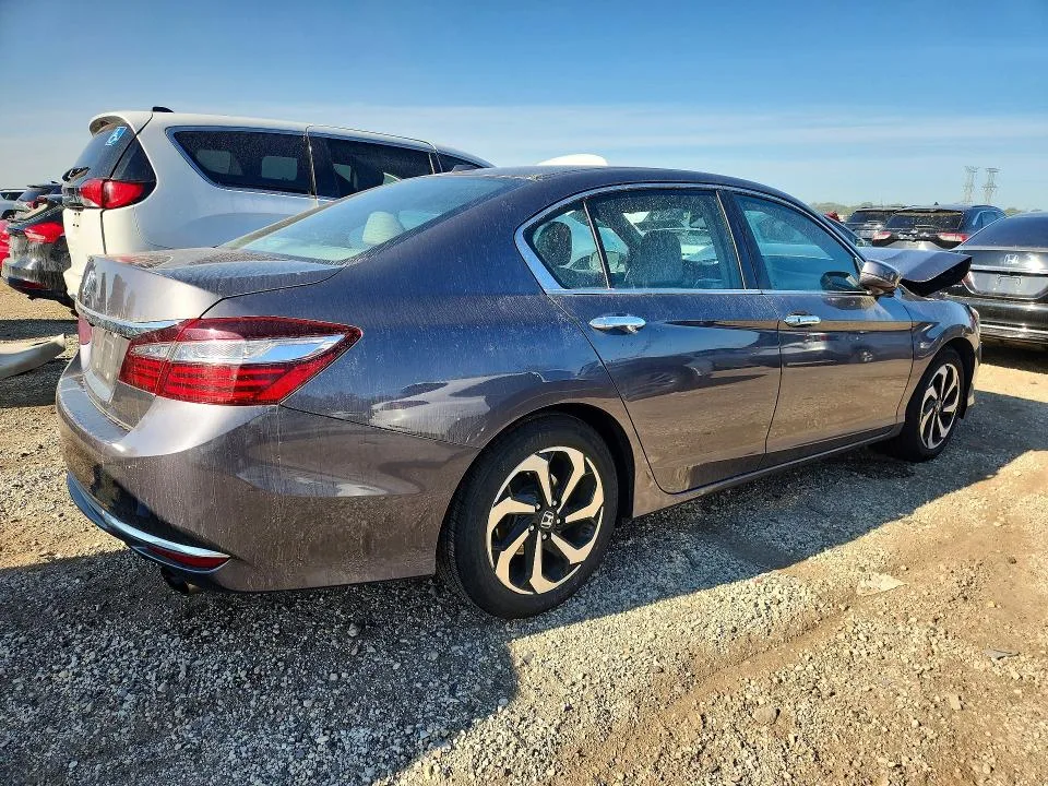 1HGCR2F88HA049711 — 2017 HONDA ACCORD photo 3