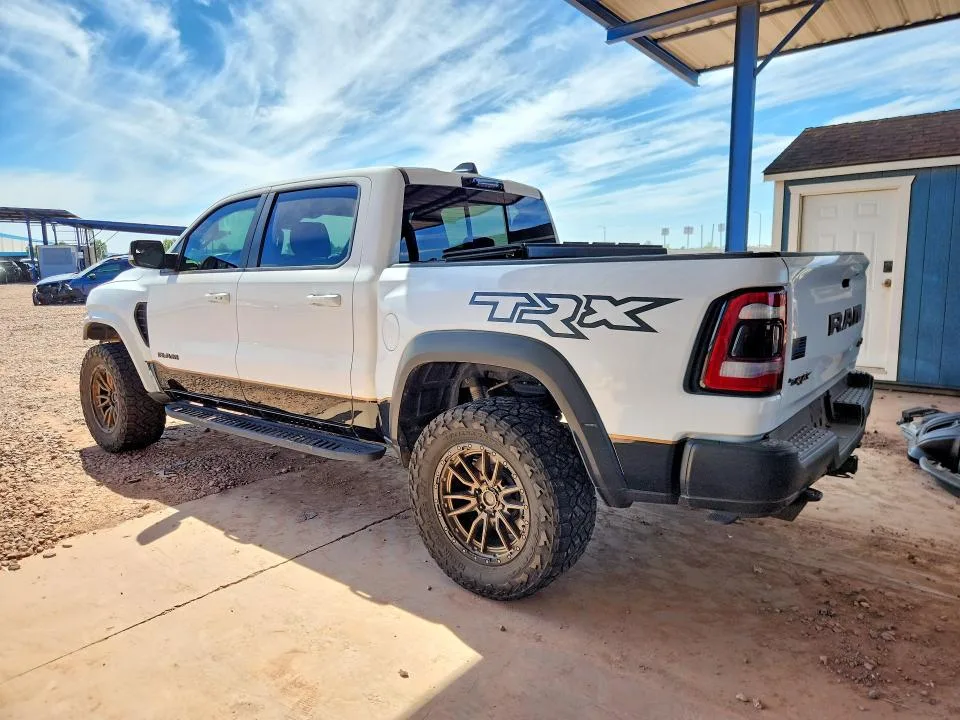 1C6SRFU98MN818327 — 2021 RAM 1500 photo 2