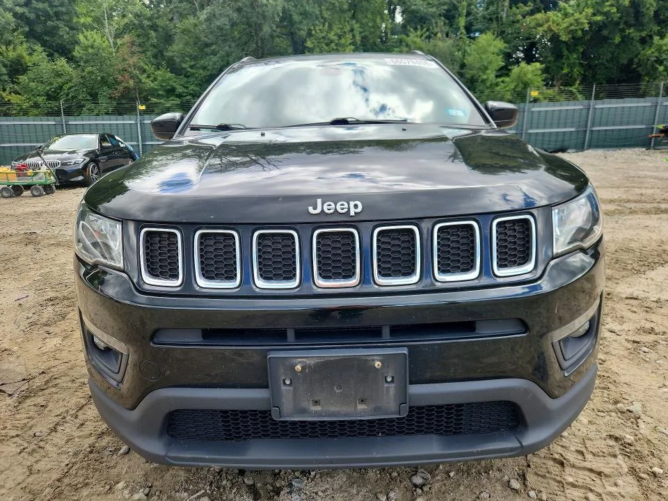3C4NJDBB3JT107640 — 2018 JEEP COMPASS photo 5