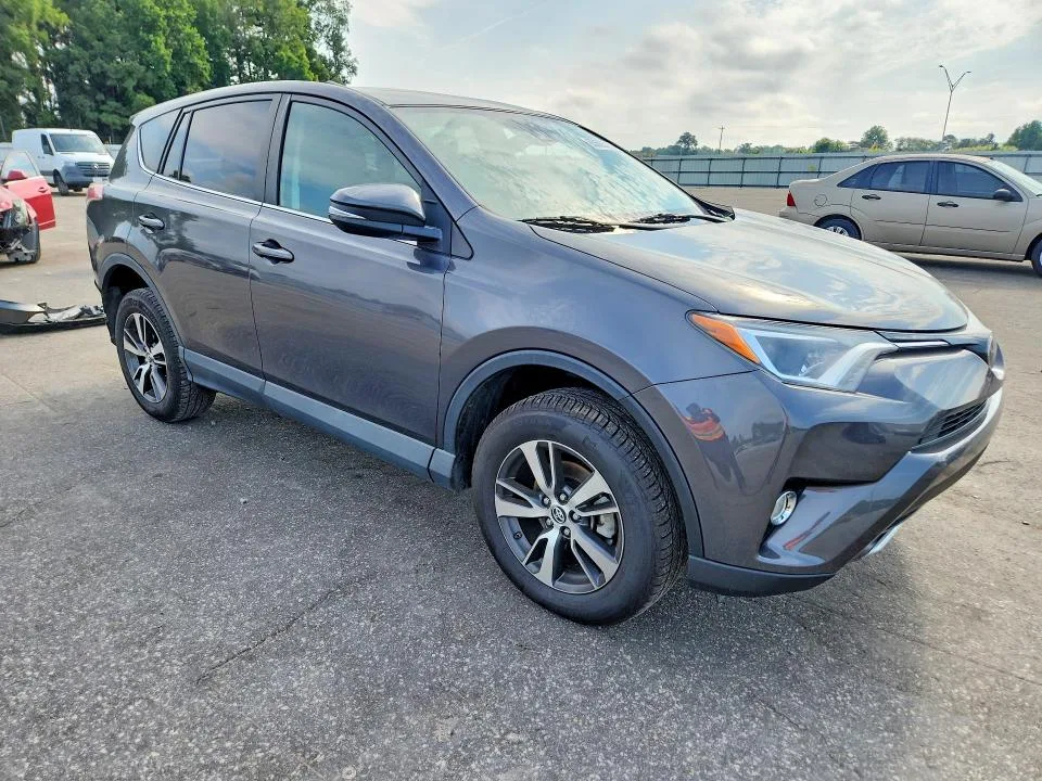 2T3WFREV1JW477812 — 2018 TOYOTA RAV4 photo 4