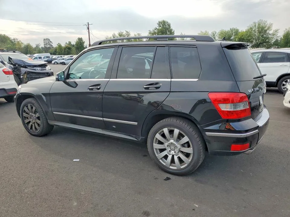 WDCGG8HBXCF720903 — 2012 MERCEDES-BENZ GLK photo 2
