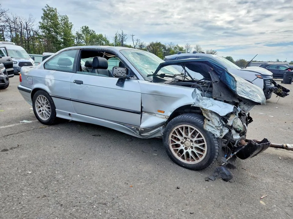 WBADW3C56CE821942 — 1998 BMW 323 photo 4
