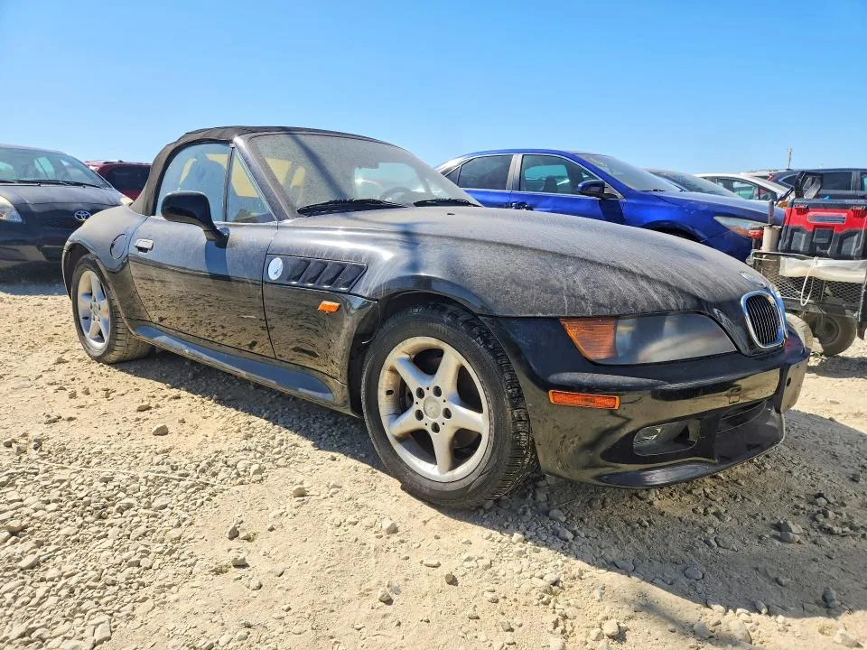 4USCJ333XWLC16007 — 1998 BMW Z3 photo 4