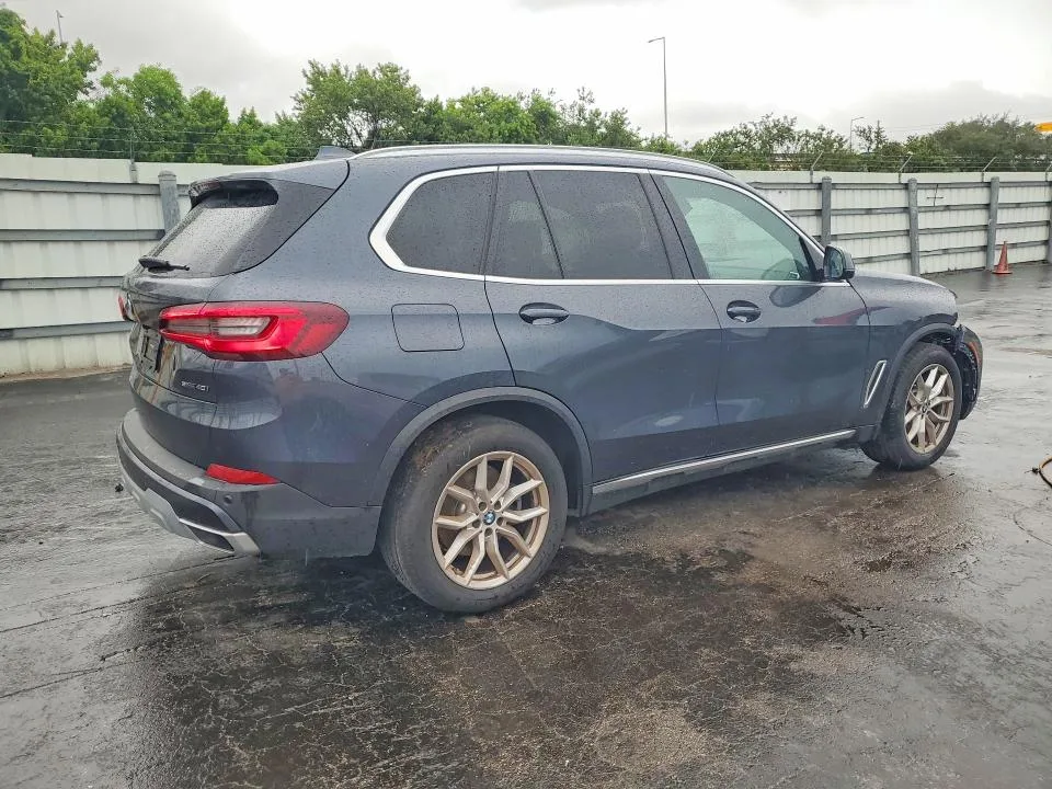5UXCR4C02M9E73665 — 2021 BMW X5 photo 3