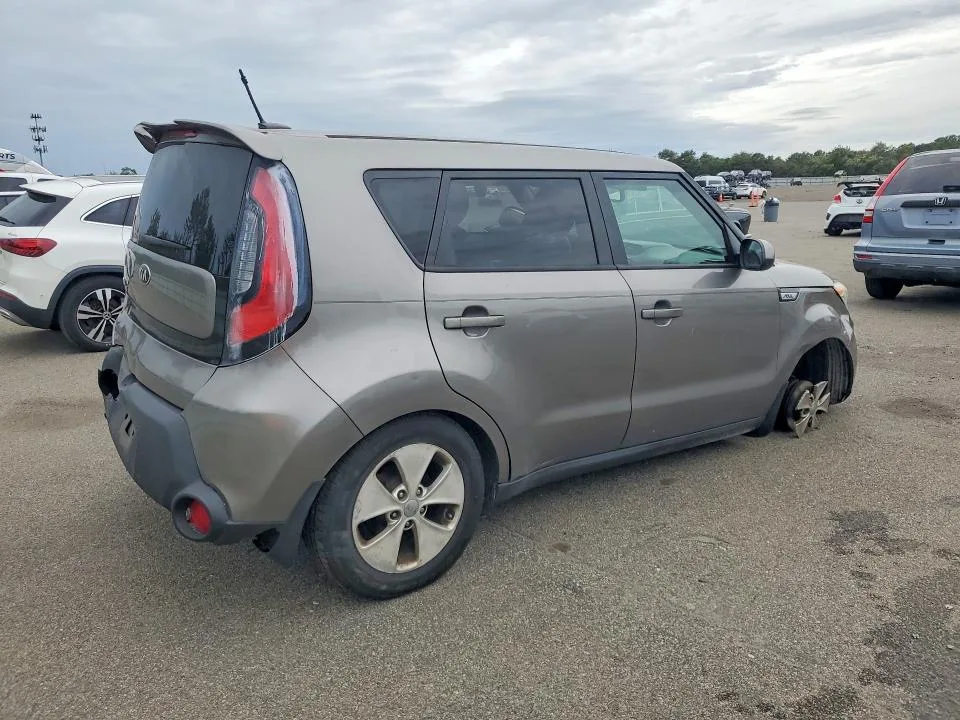 KNDJN2A20G7284961 — 2016 KIA SOUL photo 3