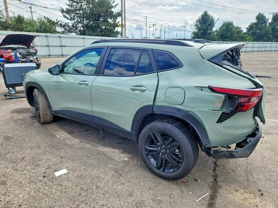 KL77LKEP4SC085012 — 2025 CHEVROLET TRAX photo 2