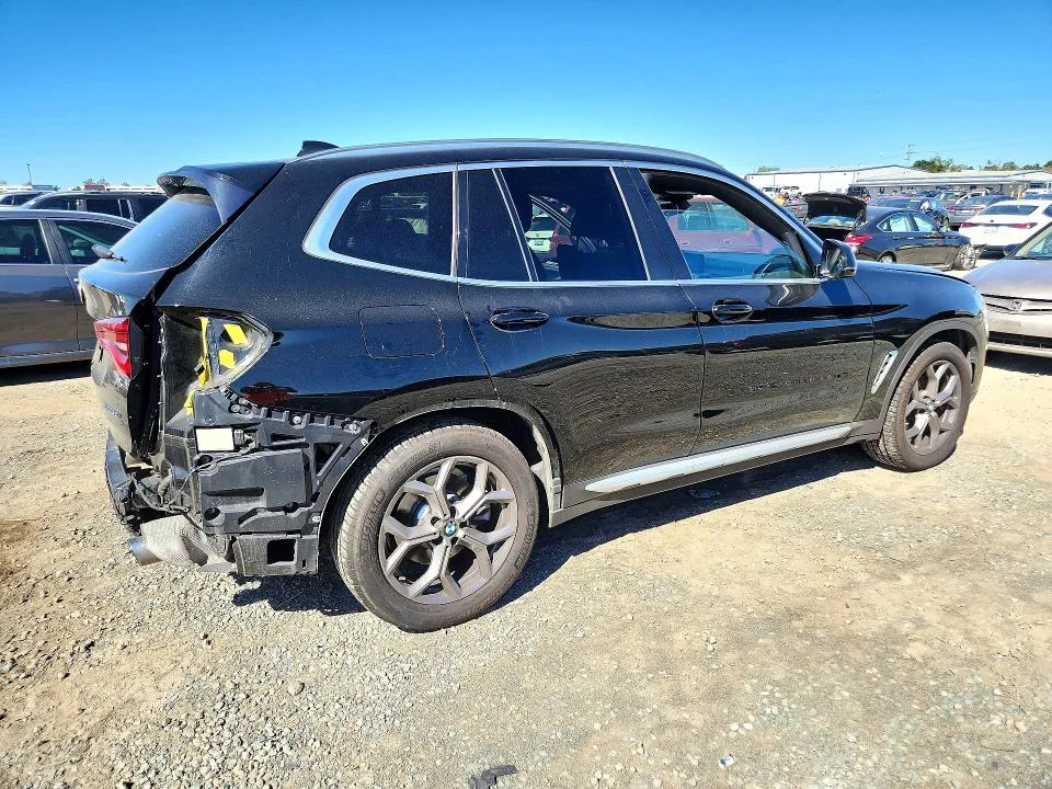 5UXTY3C00M9D79863 — 2021 BMW X3 photo 3