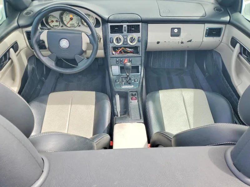 WDBKK47FXWF021401 — 1998 MERCEDES-BENZ SLK photo 8