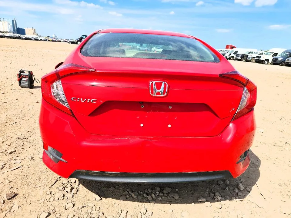 2HGFC2F51JH556879 — 2018 HONDA CIVIC photo 6