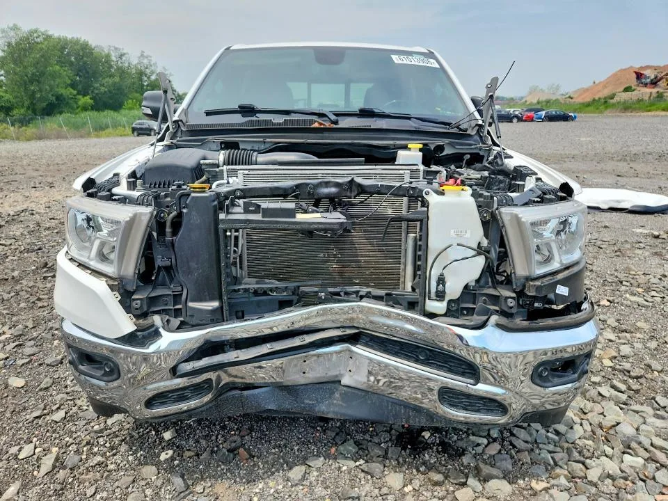1C6SRFFT9KN781181 — 2019 RAM 1500 photo 5