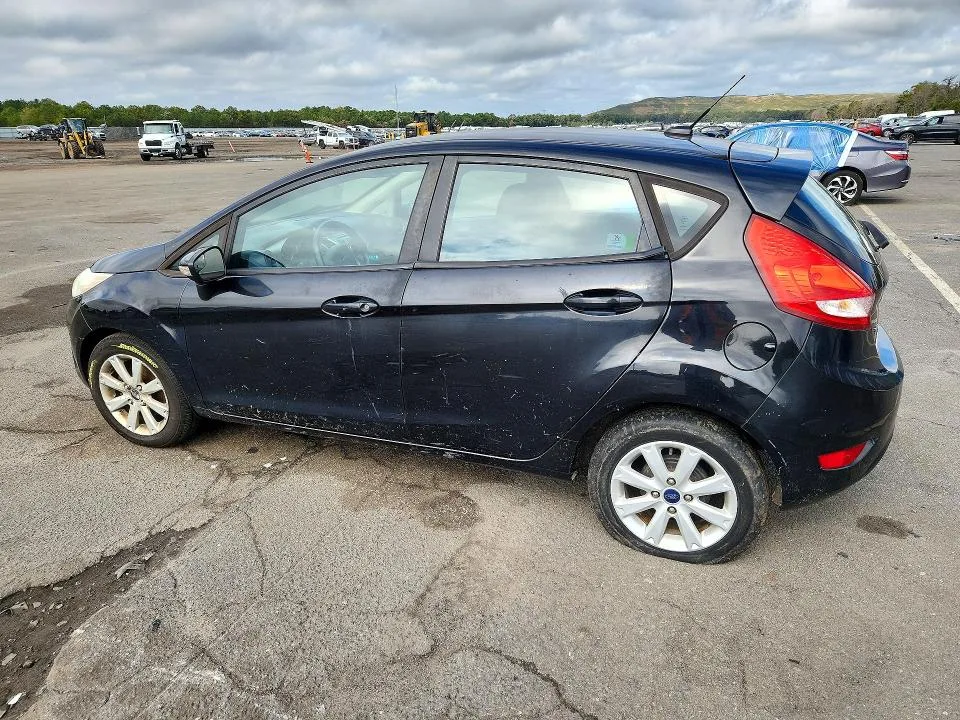 3FADP4EJ3DM227133 — 2013 FORD FIESTA photo 2