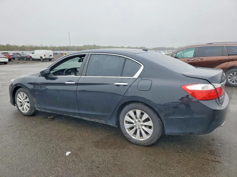 1HGCR2F87DA130404 — 2013 HONDA ACCORD photo 2