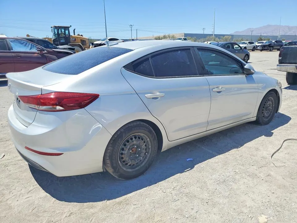 5NPD74LF7JH385372 — 2018 HYUNDAI ELANTRA photo 3