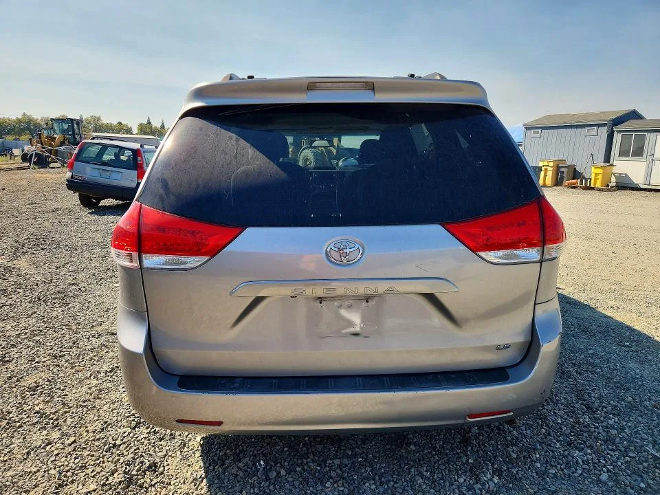 5TDKK3DC1BS162762 — 2011 TOYOTA SIENNA photo 6