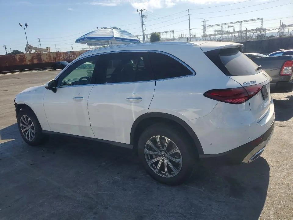 W1NKM4GB1SF252943 — 2025 MERCEDES-BENZ GLC photo 2