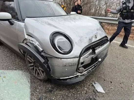 WMW81GD03S2W39433 — 2025 MINI Cooper C photo 5