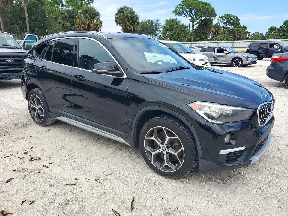 WBXHU7C56K5N49783 — 2019 BMW X1 photo 4