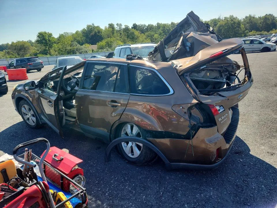 4S4BRBKC5B3342719 — 2011 SUBARU OUTBACK photo 2