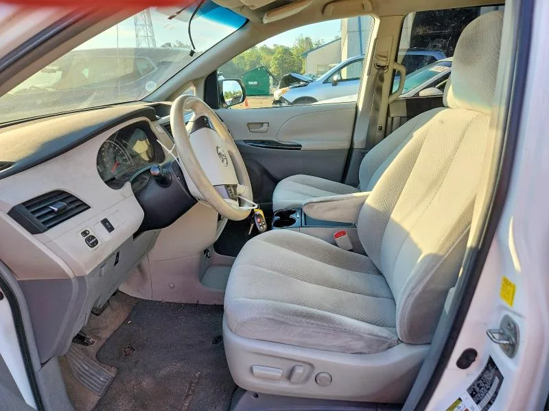 5TDKK3DC0BS122995 — 2011 TOYOTA SIENNA photo 7