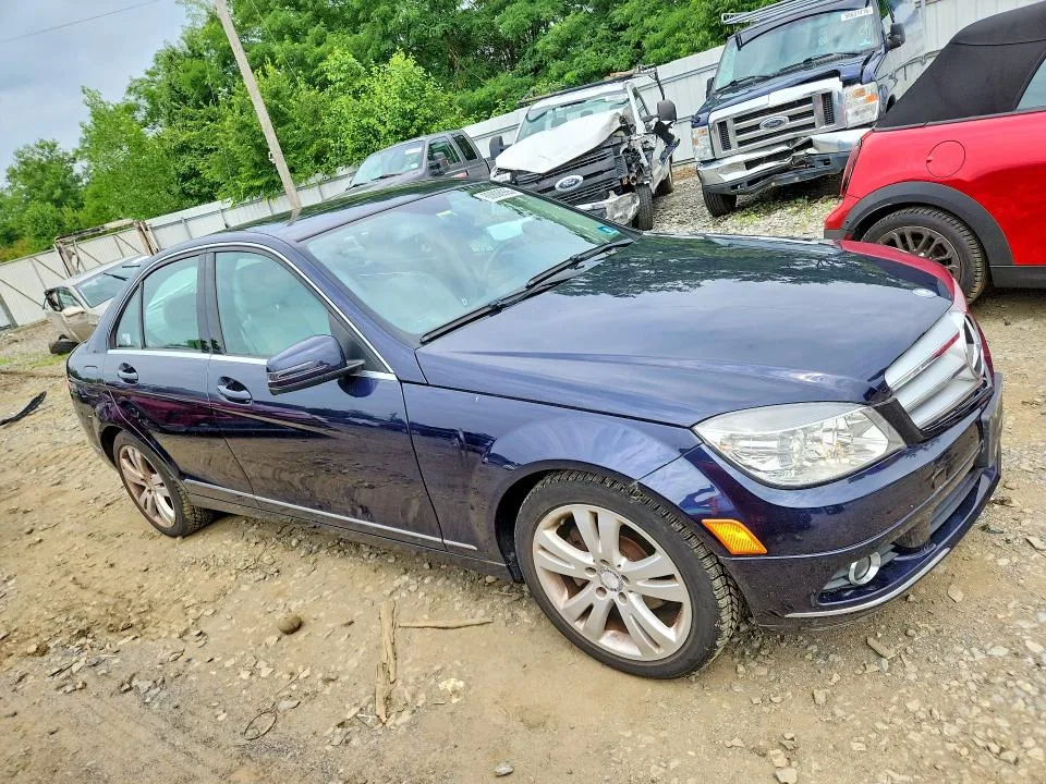 WDDGF8BB4AF403770 — 2010 MERCEDES-BENZ C photo 4