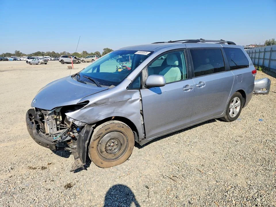 5TDKK3DC1BS162762 — 2011 TOYOTA SIENNA