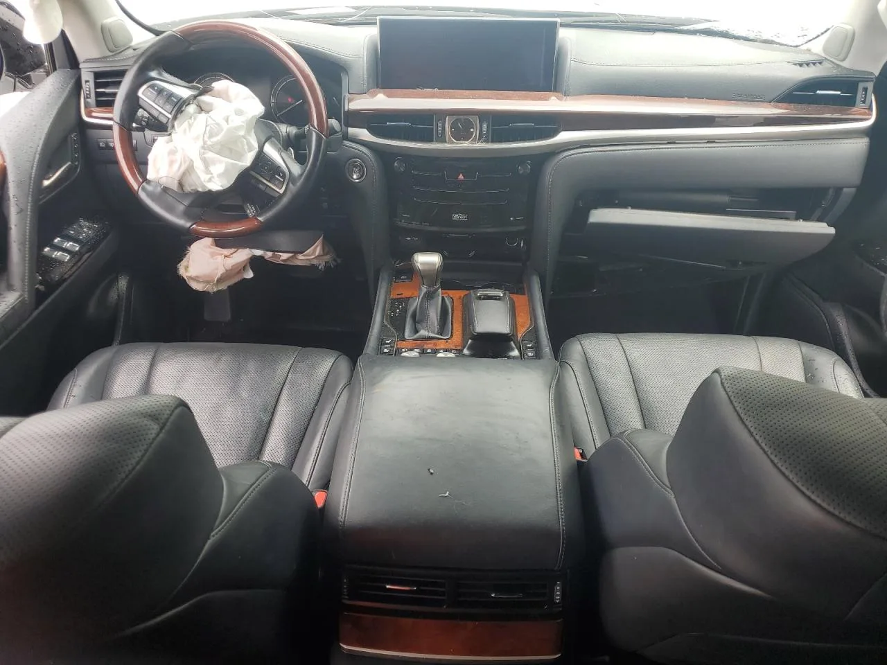 JTJDY7AX8L4316755 — 2020 LEXUS LX photo 2