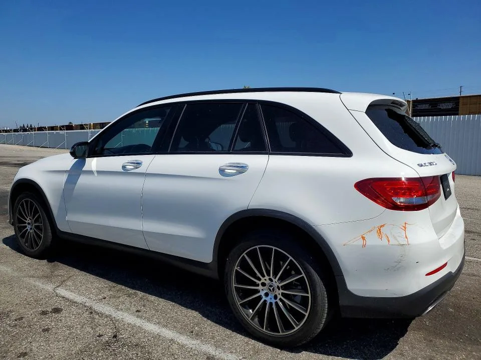 WDC0G4JB8JF361052 — 2018 MERCEDES-BENZ GLC photo 2