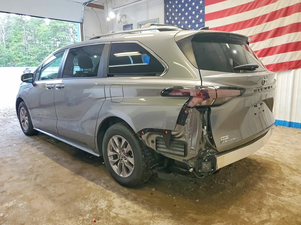5TDKSKFC6TS240493 — 2026 TOYOTA SIENNA photo 2