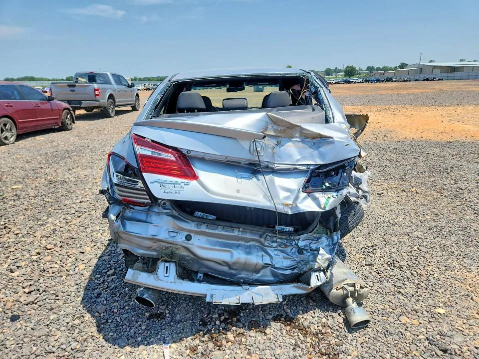 1HGCR2F5XHA158628 — 2017 HONDA ACCORD photo 6