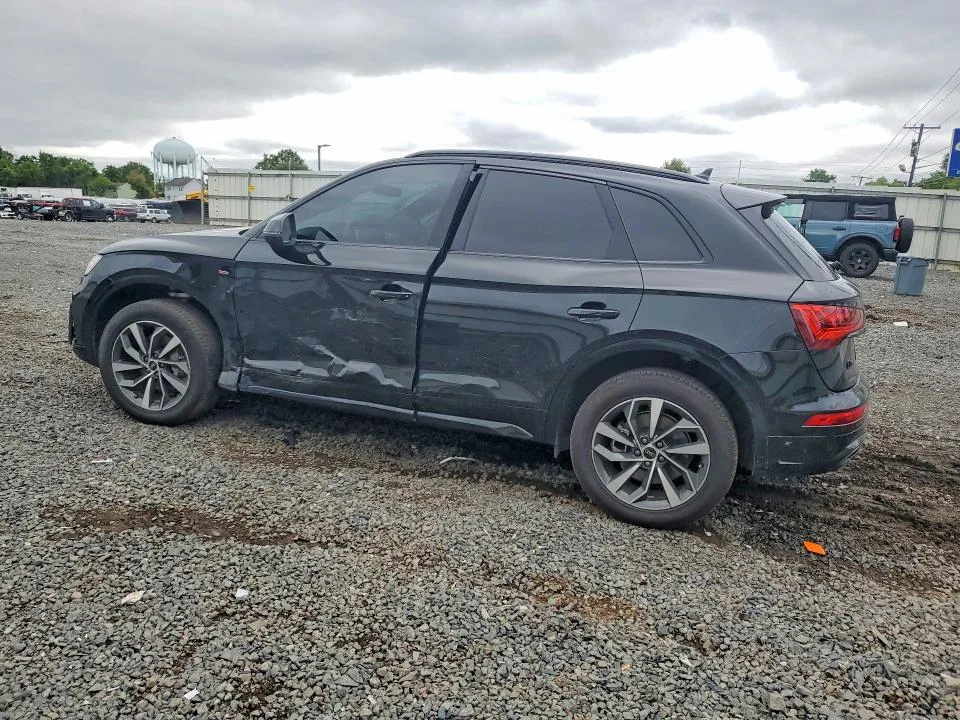 WA1GAAFY4R2114402 — 2024 AUDI Q5 photo 2