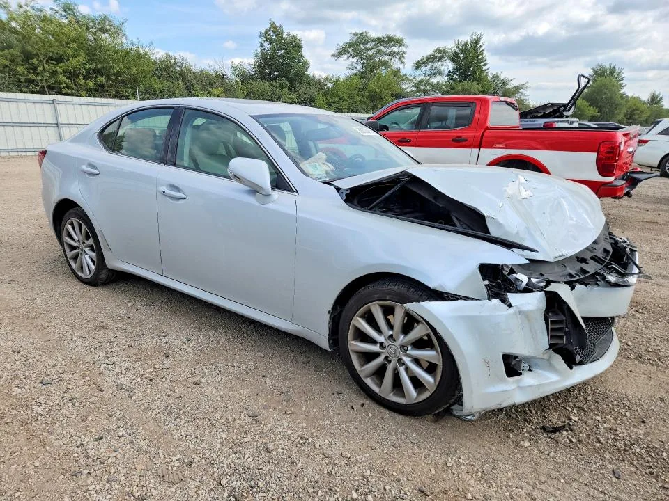 JTHCF5C29A5042174 — 2010 LEXUS IS photo 4