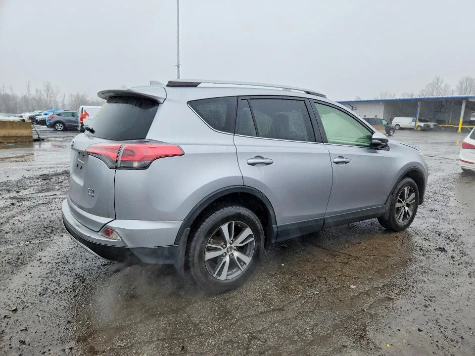 JTMRFREV2JD247917 — 2018 TOYOTA RAV4 photo 3