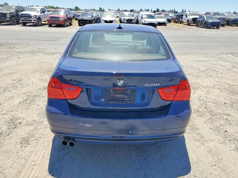 WBAPH5C57BA443798 — 2011 BMW 328 photo 6
