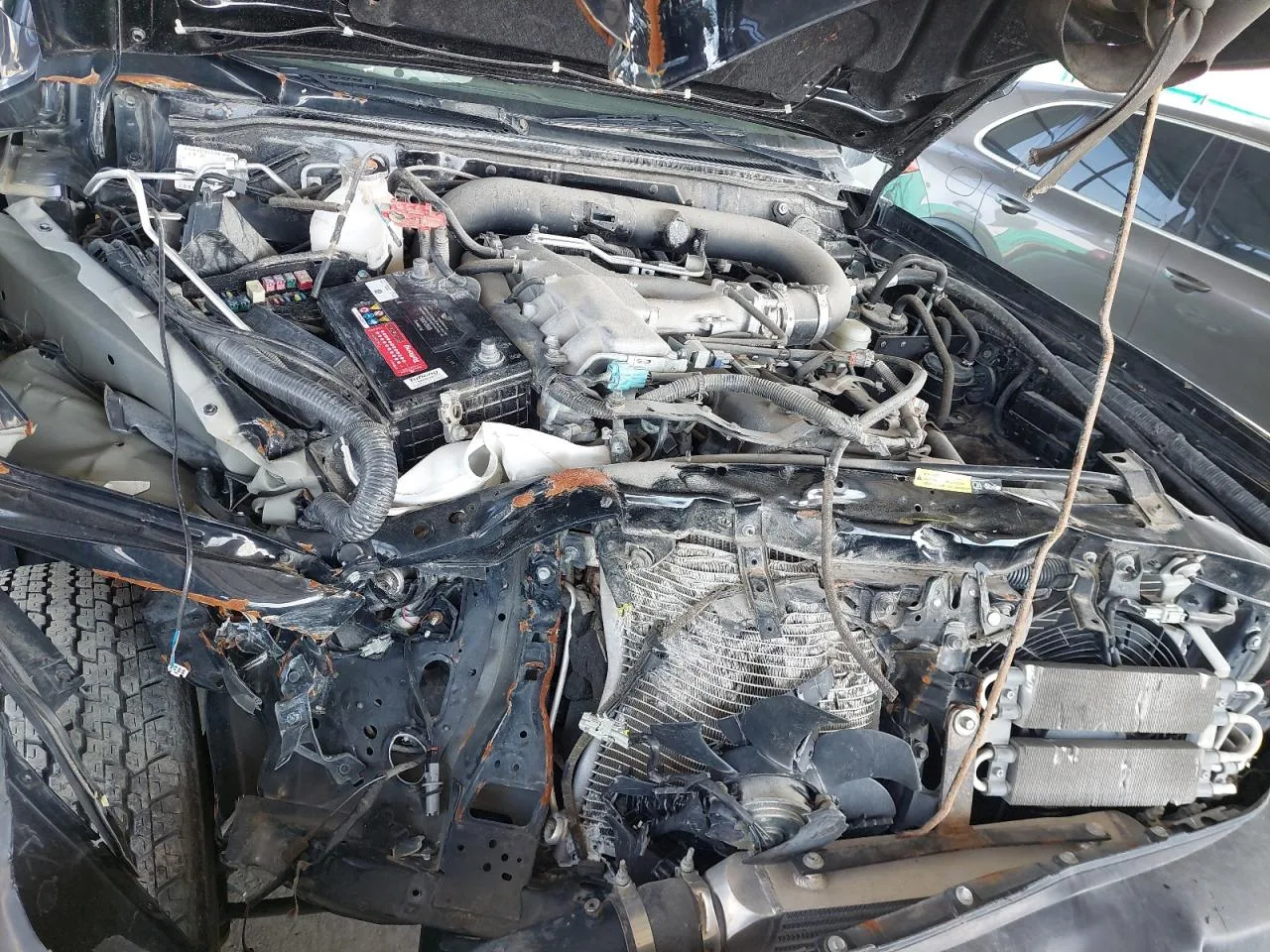 JN8FY1JY9MX019158 — 2021 Nissan Patrol photo 2