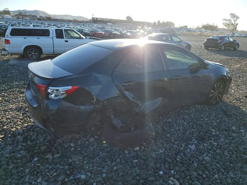 2T1BURHE6JC071471 — 2018 TOYOTA COROLLA photo 3