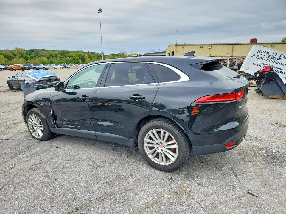 SADCK2GX5KA392688 — 2019 JAGUAR F-PACE photo 2