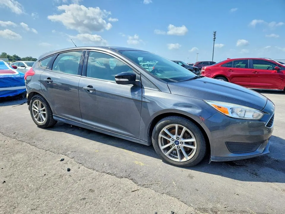 1FADP3K21HL346555 — 2017 FORD FOCUS photo 4