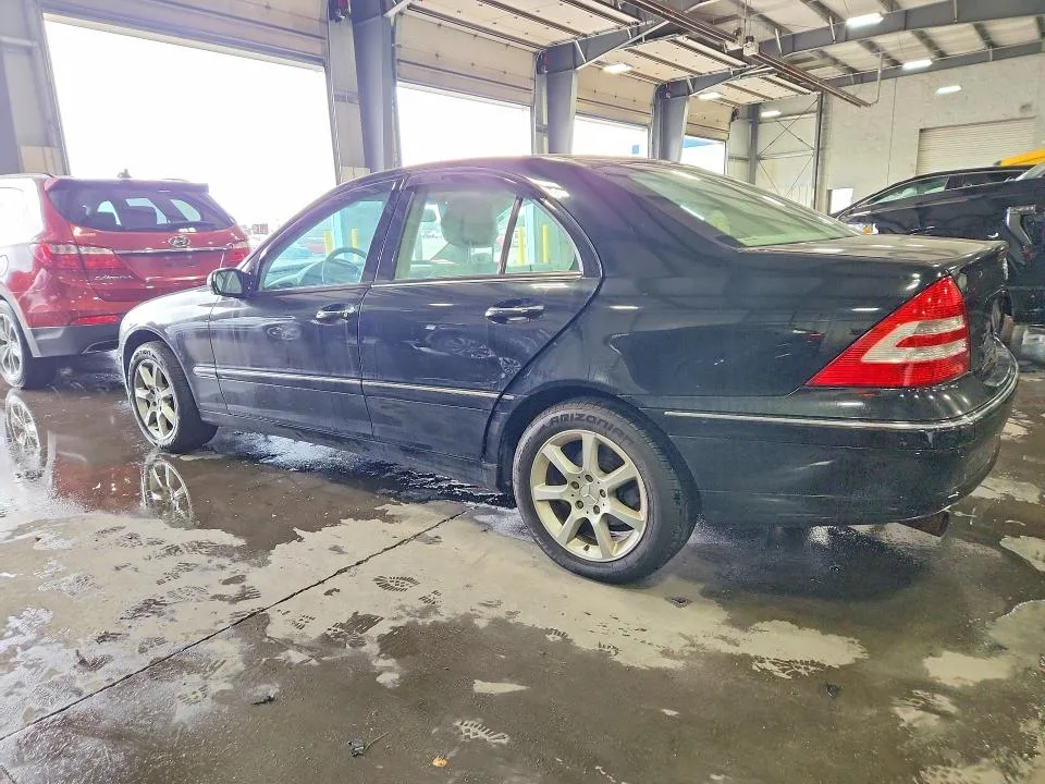 WDBRF92HX7F875461 — 2007 MERCEDES-BENZ C photo 2
