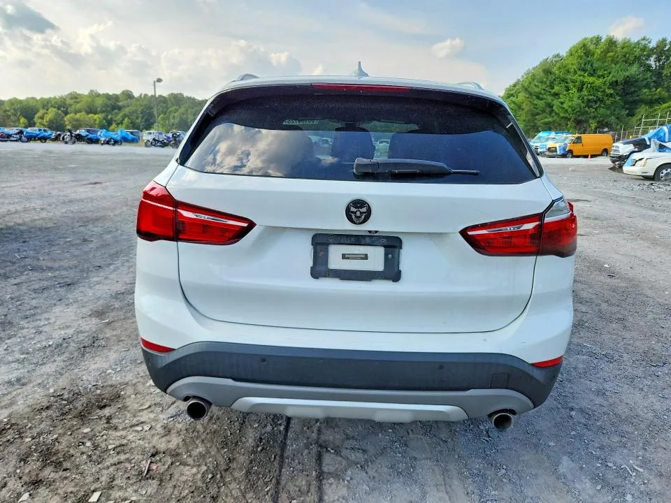 WBXHT3C3XJ5K20528 — 2018 BMW X1 photo 6
