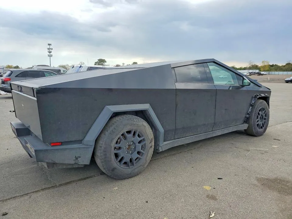 7G2CEHED0RA024235 — 2024 TESLA CYBERTRUCK photo 3