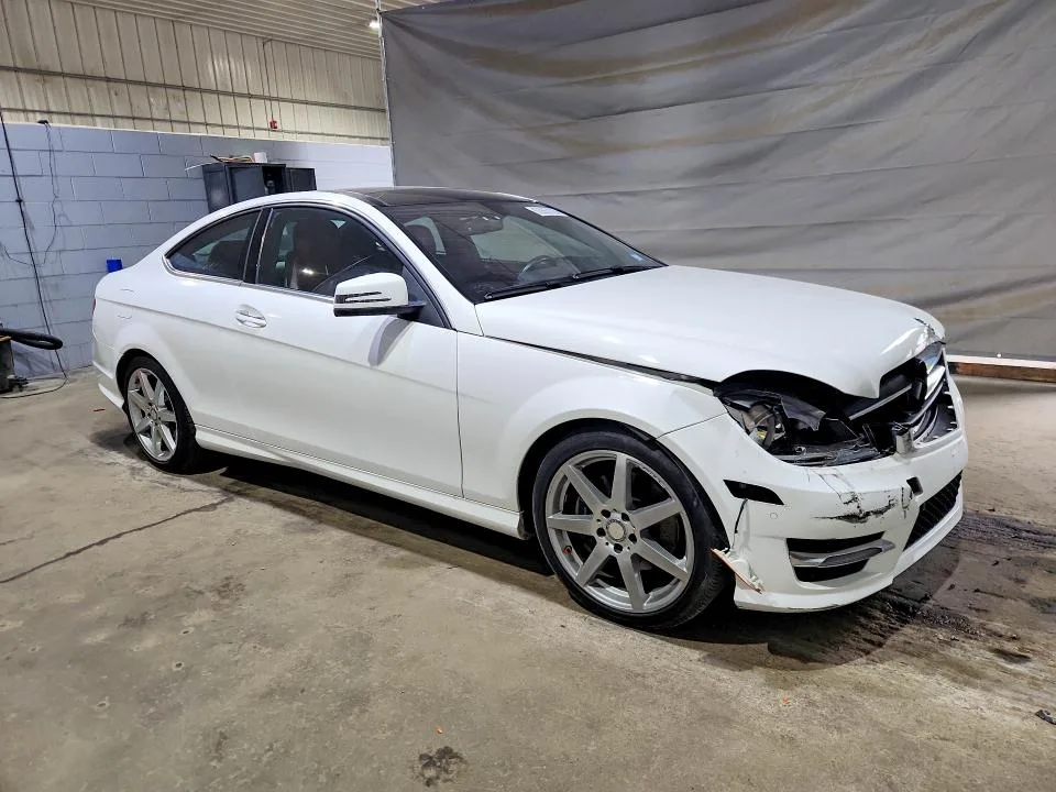 WDDGJ8JB6FG382874 — 2015 MERCEDES-BENZ C photo 4