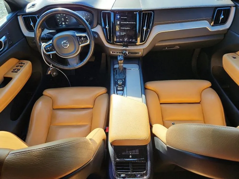 YV4102RL1J1043042 — 2018 VOLVO XC60 photo 8