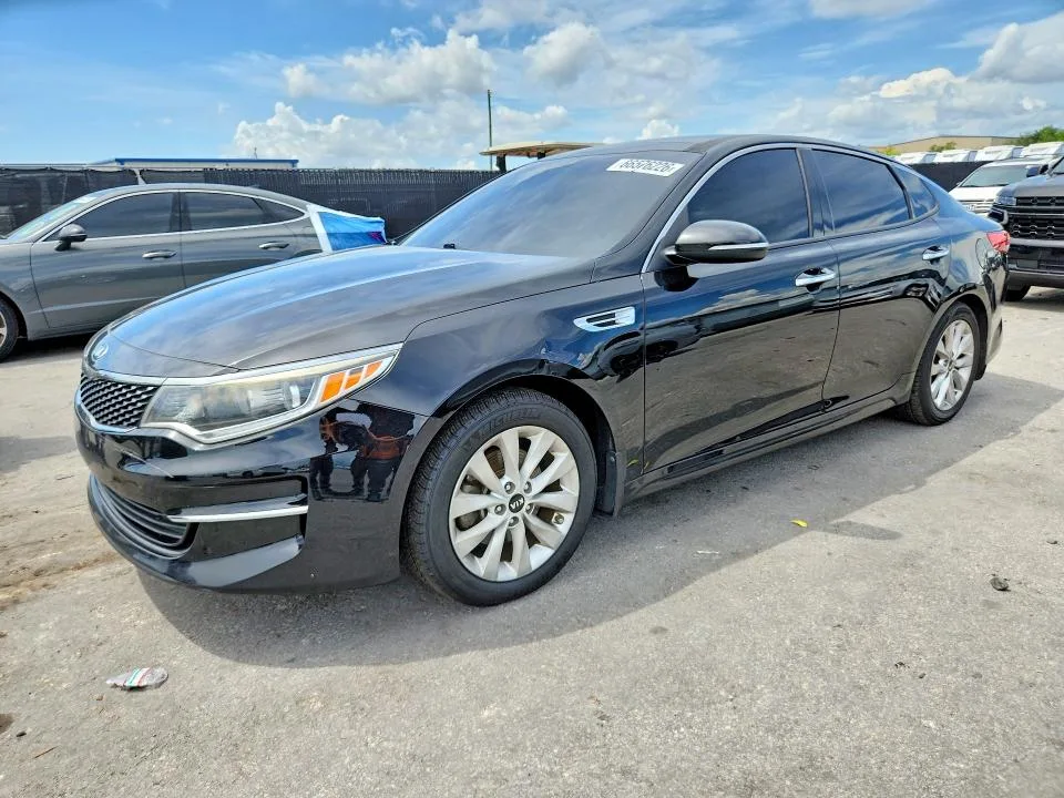 5XXGU4L38JG238260 — 2018 KIA OPTIMA