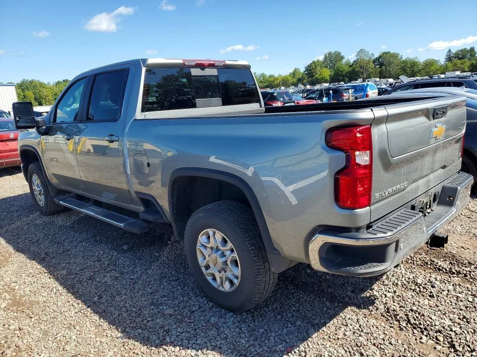 2GC4KNE76S1113165 — 2025 CHEVROLET SILVERADO photo 2